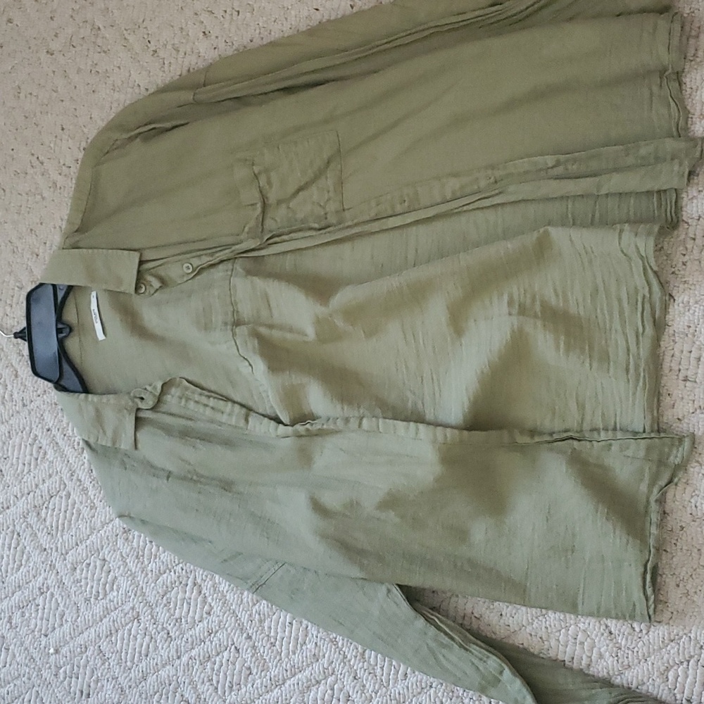 Colin's basics meduim green long sleeve thin jacket with buttons and pocket